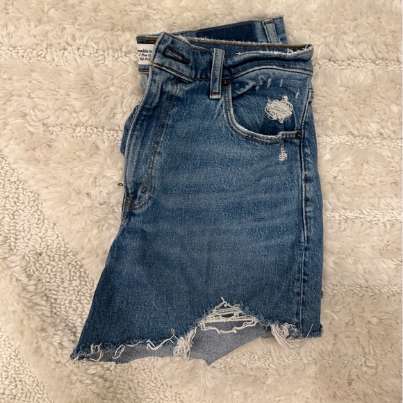 Abercrombie & Fitch 4” High-rise Mom Short - Picture 5 of 5